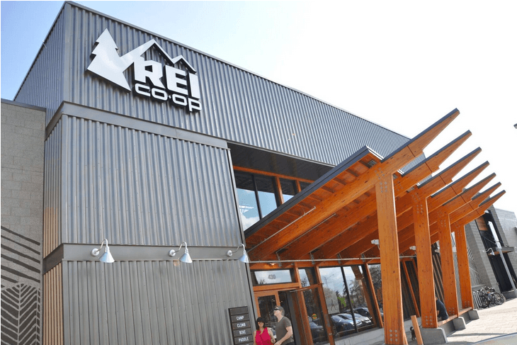 Outdoor Retailer Rei Celebrates Grand Opening In Winter - Rei Winter Park Store Transparent PNG - 870x580 - Free Download on - Transparent PNG Free Download | PNGio