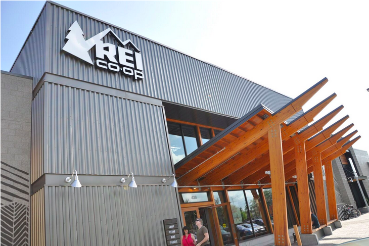 Outdoor Retailer Rei Celebrates Grand Opening In Winter - Rei Winter Park Store Transparent PNG - 870x580 - Free Download on - Winter Transparent PNG Free Download